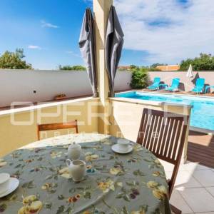 Istra, Peroj, apartmanska kuća na odličnoj lokaciji u blizini mora