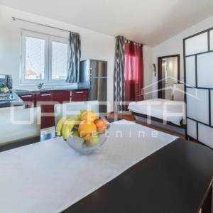 Istra, Peroj, apartmanska kuća na odličnoj lokaciji u blizini mora