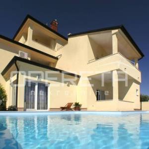 Istra, Peroj, apartmanska kuća na odličnoj lokaciji u blizini mora