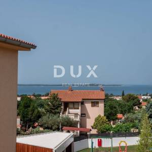 ISTRA, PEROJ - Atraktivna apartmanska kuća s bazenom i pogledom na more!