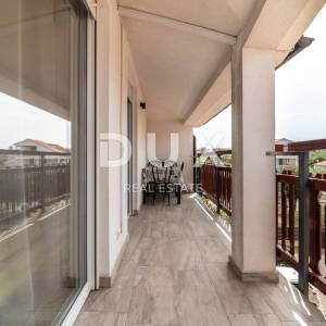 ISTRA, PEROJ - Atraktivna apartmanska kuća s bazenom i pogledom na more!