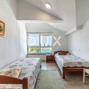 ISTRA, PEROJ - Atraktivna apartmanska kuća s bazenom i pogledom na more!