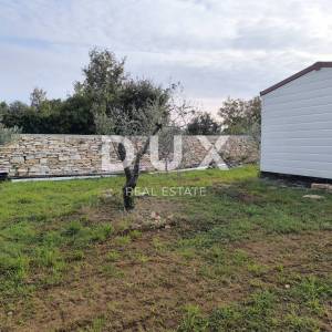 ISTRA, PEROJ - Mobilna kućica na građevinskom zemljištu sportsko rekreacijske namjene