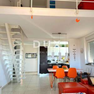 ISTRA, PEROJ - Penthouse sa otvorenim pogledom na more