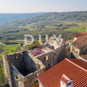 ISTRA, PIĆAN - 3 kuće u nizu za adaptaciju s vrtom, panoramski pogled, prilika!