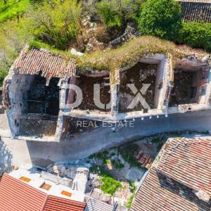 ISTRA, PIĆAN - 3 kuće u nizu za adaptaciju s vrtom, panoramski pogled, prilika!
