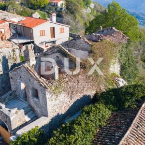 ISTRA, PIĆAN - 3 kuće u nizu za adaptaciju s vrtom, panoramski pogled, prilika!