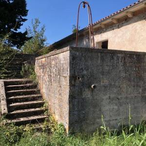 ISTRA, PIĆAN - Prostrano imanje sa starinom za adaptaciju