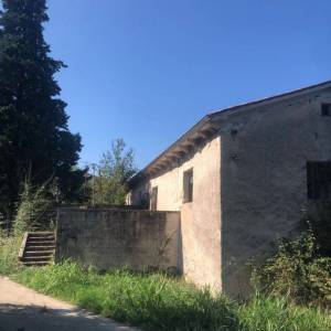 ISTRA, PIĆAN - Prostrano imanje sa starinom za adaptaciju