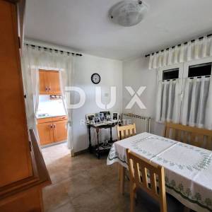 ISTRA, PIĆAN - Samostojeća kamena kuća s velikom okućnicom