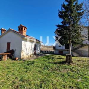 ISTRA, PIĆAN - Samostojeća kuća na prostranom građevinskom zemljištu