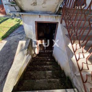 ISTRA, PIĆAN - Samostojeća kuća na prostranom građevinskom zemljištu