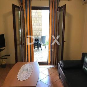 ISTRA, PJEŠČANA UVALA - Apartmanska kuća na tri etaže, 250 m od mora! 