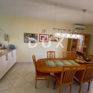 ISTRA, PJEŠČANA UVALA - Apartmanska kuća na tri etaže, 250 m od mora! 