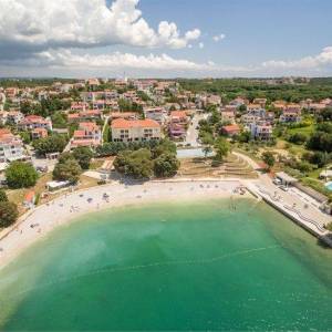 ISTRA, PJEŠČANA UVALA - Apartmanska kuća na tri etaže, 250 m od mora! 