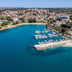 ISTRA, PJEŠČANA UVALA - Apartmanska kuća na tri etaže, 250 m od mora! 