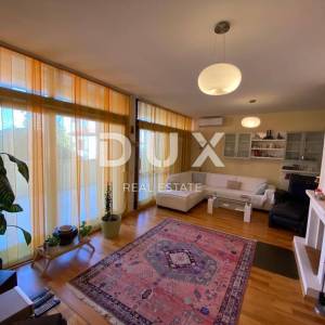 ISTRA, PJEŠČANA UVALA - Apartmanska kuća na tri etaže, 250 m od mora! 