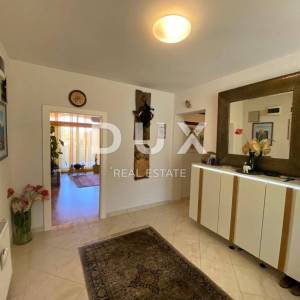 ISTRA, PJEŠČANA UVALA - Apartmanska kuća na tri etaže, 250 m od mora! 