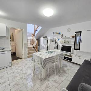 ISTRA, PJEŠČANA UVALA - Prekrasna apartmanska vila na par koraka do plaže!