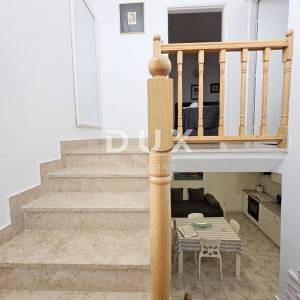 ISTRA, PJEŠČANA UVALA - Prekrasna apartmanska vila na par koraka do plaže!