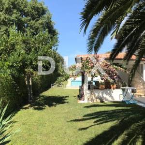 ISTRA, PJEŠČANA UVALA - Prekrasna apartmanska vila na par koraka do plaže!