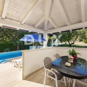 ISTRA, PJEŠČANA UVALA - Prekrasna apartmanska vila na par koraka do plaže!