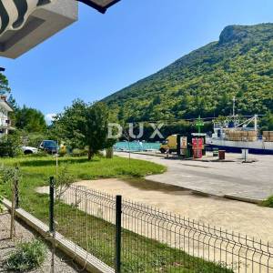ISTRA, PLOMIN LUKA - Apartman prvi red do mora