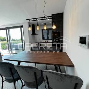 Istra, područje Poreča – Predivan stan s pogledom na more na prodaju