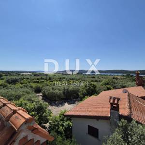 ISTRA, POMER - Dvije kuće okružene maslinicima i šumom s pogledom na more 