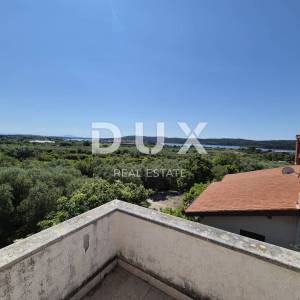 ISTRA, POMER - Dvije kuće okružene maslinicima i šumom s pogledom na more 