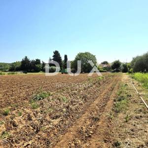 ISTRA, POMER - Građevinsko zemljište od 2052m2 blizu plaža i centra savršeno za Vilu, Kuće za odmor, obiteljske kuće, Apartmanske zgrade