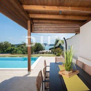 ISTRA, POMER - Moderna vila s jedinstvenim panoramskim pogledom na more