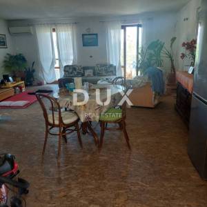 ISTRA, POMER - samostojeća kuća 250m2 s garažom i okućnicom, 150m od mora