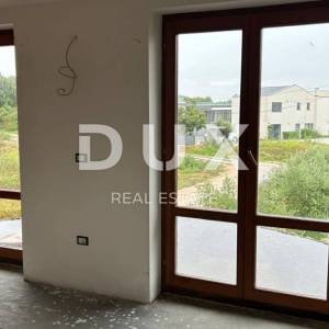 ISTRA, POMER - samostojeća kuća 250m2 s garažom i okućnicom, 150m od mora
