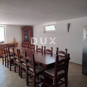ISTRA, POMER Zanimljiva kuća s četiri apartmana!
