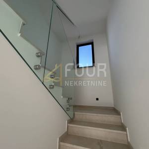 Istra, Poreč, 3s+db, 141.38m2 s okućnicom - novogradnja