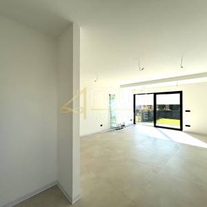 Istra, Poreč, 3s+db, 141.38m2 s okućnicom - novogradnja