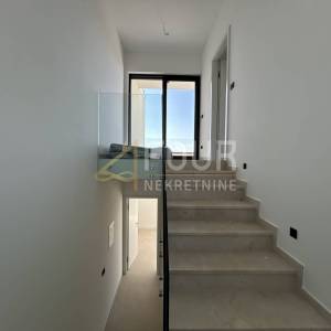 Istra, Poreč, 3s+db, 141.38m2 s okućnicom - novogradnja