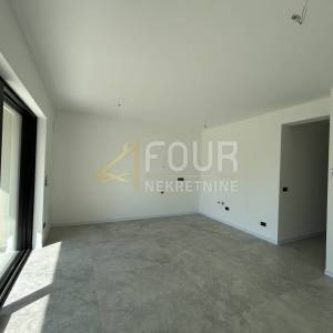 Istra, Poreč, 3s+db s okućnicom - novogradnja
