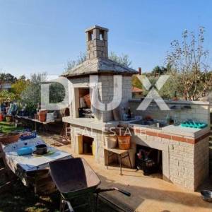 ISTRA, POREČ - Apartmanska kuća s pet stambenih jedinica i s puno potencijala