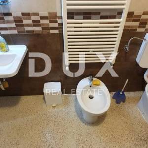 ISTRA, POREČ - Apartmanska kuća s pet stambenih jedinica i s puno potencijala