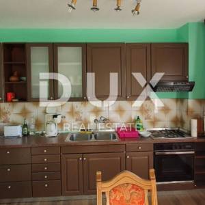 ISTRA, POREČ - Apartmanska kuća s pet stambenih jedinica i s puno potencijala