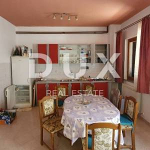 ISTRA, POREČ - Apartmanska kuća s pet stambenih jedinica i s puno potencijala