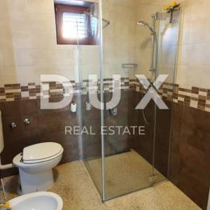 ISTRA, POREČ - Apartmanska kuća s pet stambenih jedinica i s puno potencijala