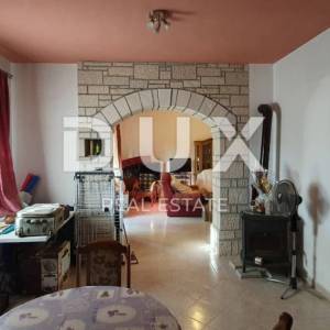 ISTRA, POREČ - Apartmanska kuća s pet stambenih jedinica i s puno potencijala
