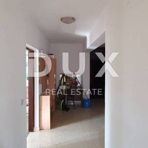 ISTRA, POREČ - Apartmanska kuća s pet stambenih jedinica i s puno potencijala