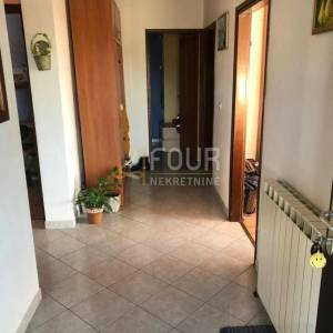 Istra, Poreč - Baderna, dvojna kuća 287m2 s okućnicom