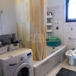 Istra, Poreč - Baderna, dvojna kuća 287m2 s okućnicom
