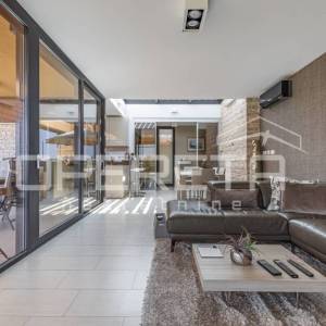 Istra, Poreč centar - Atraktivan penthouse 110 m2 s pogledom na more i garažom