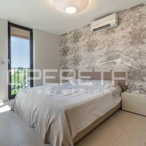 Istra, Poreč centar - Atraktivan penthouse 110 m2 s pogledom na more i garažom